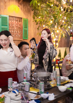 Nhà Hàng Những Người Bạn 