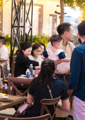 Nhà Hàng Những Người Bạn 