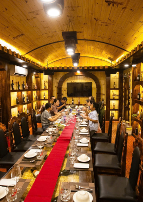 Nhà Hàng Những Người Bạn 