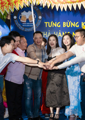 Nhà Hàng Những Người Bạn 